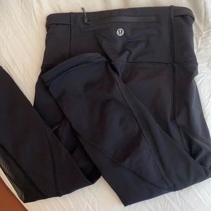 Lululemon black cropped leggings